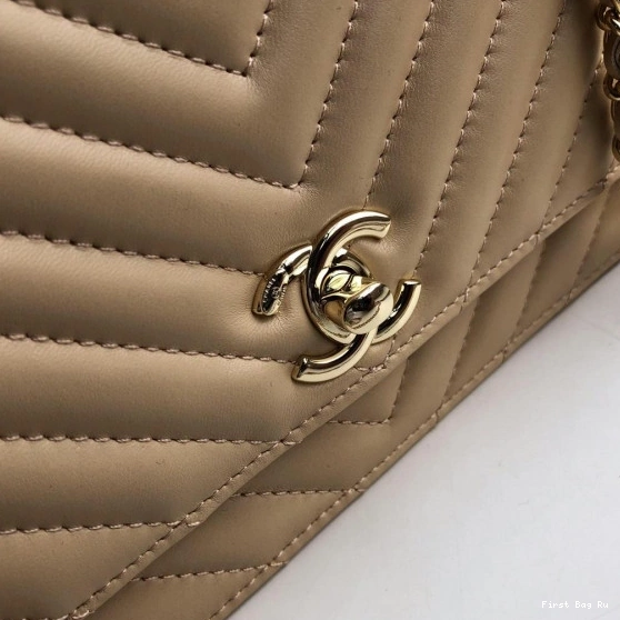First Bag Ru CHAIN WALLET CHANEL 0820